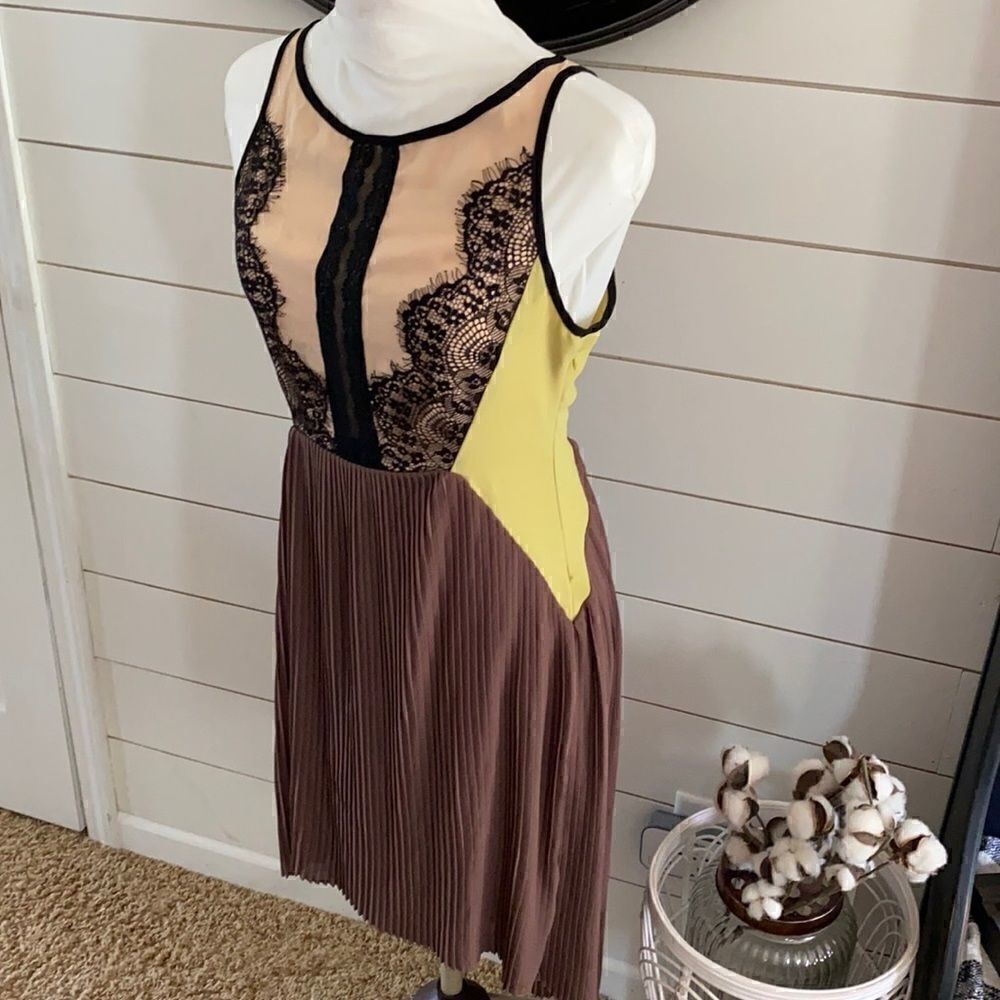 English Rose | High Low Lace Detail Dress | S - Picture 3 of 9